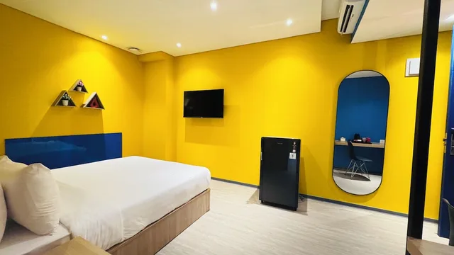 غرفة عائلية بسرير كوين وسريرين منفصلين بغرفتي نوم، Yellow Bee Resort Cililitan 4/5