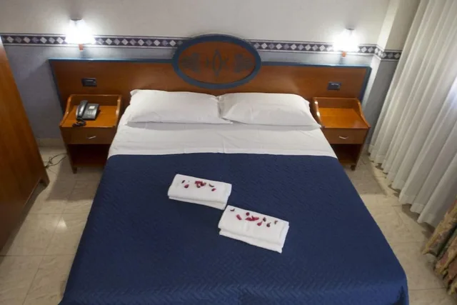 غرفة ثلاثية بسرير كوين وسرير فردي، Hotel Kroma 5/10