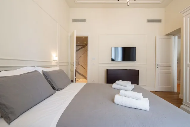 شقة فاخرة بسريرين كوين بـ3 غرف نوم مع أريكة، Florence Luxury Apartment Al Duomo 5/10