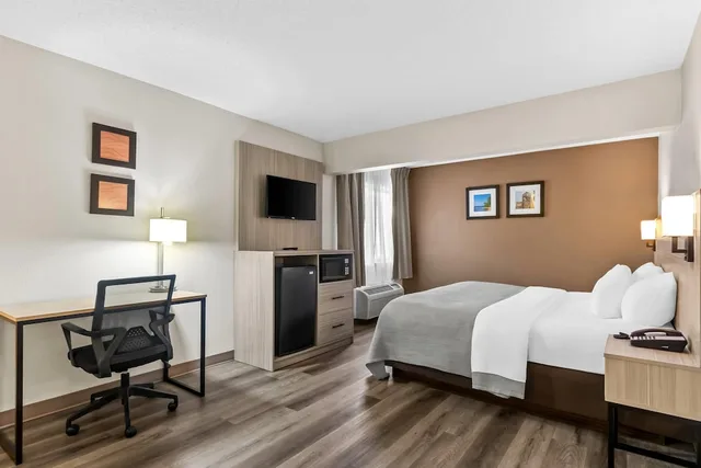 غرفة قياسية بسرير كينج، Quality Inn East Liverpool - Calcutta 2/10