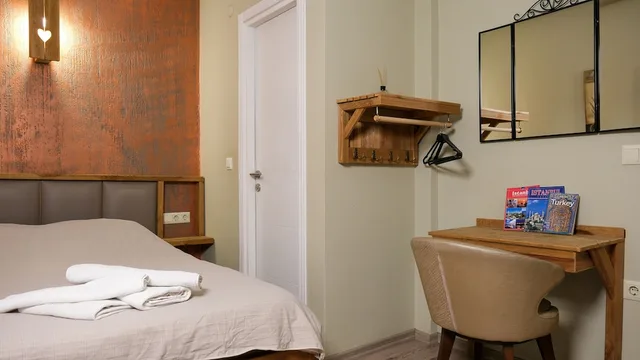 Deluxe, Double Bed, Private Bathroom, Second Home Hostel 5/5