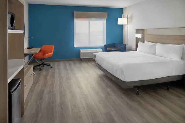 غرفة قياسية بسرير كينج لذوي الإعاقة، Holiday Inn Express Hotel And Suites Odessa 2/8