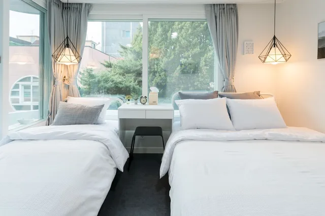 غرفة ديلوكس بسرير مزدوج وسرير فردي، Neat House Hongdae 2/10