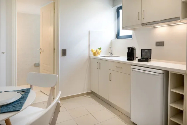 Superior, Studio, King Bed, Front View, Balcony، Forum City Apartments 2/2