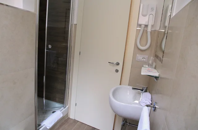 Room, Double or Twin Bed, External Bathroom, Hotel Palladio 6/6