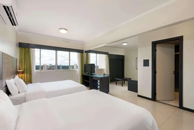 Luxury, Twin Beds, Wyndham Golden Foz 1/2