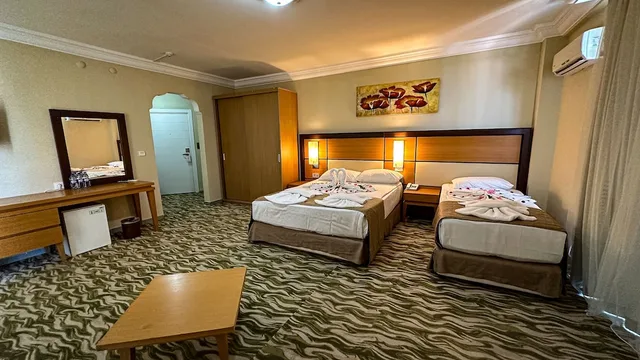 غرفة غراند بسريرين كوين، Prenses Sealine Beach Hotel 2/5