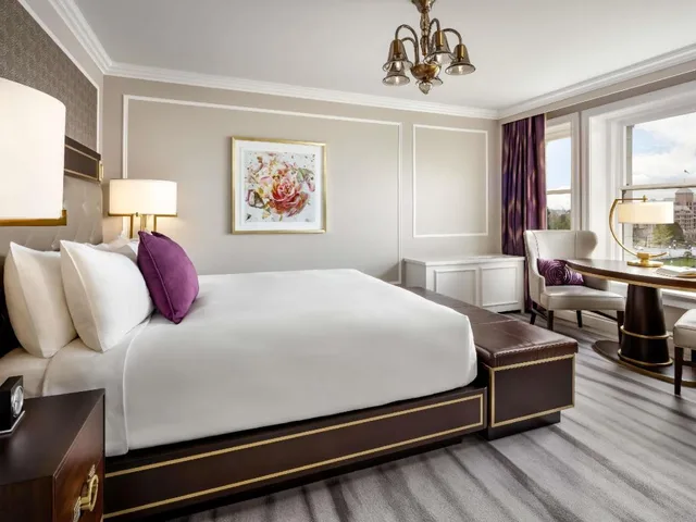 1 Bedroom, Exclusive, Fairmont Gold, Executive, Suite, King Bed, Queen Bed, Harbour View, Lounge Access، Fairmont Empress Hotel 1/1