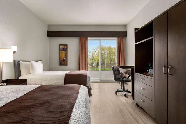 غرفة رباعية بسرير مزدوج، Days Inn By Wyndham Montmagny 1/2