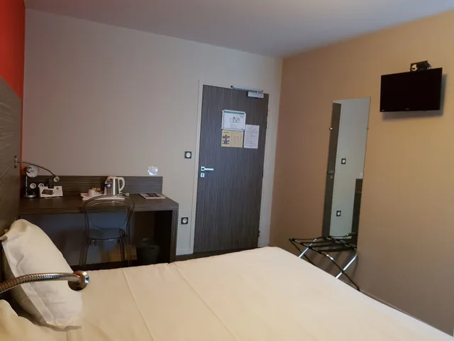 غرفة كومفورت بسرير كينج، Logis Hotel La Bonne Auberge 1/3