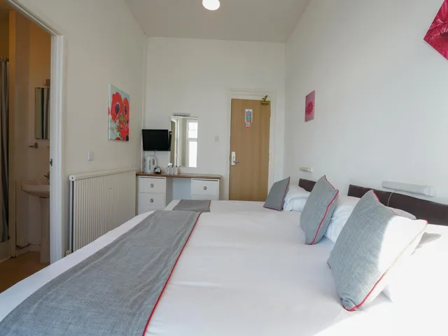 غرفة عائلية بسرير مزدوج، Oyo Shanklin Beach Hotel 1/6