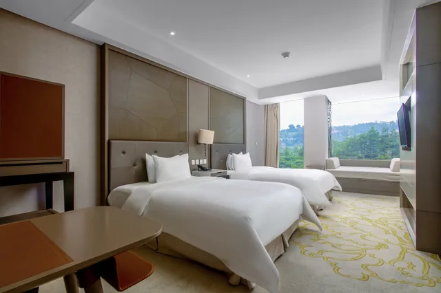 غرفة بريميوم بسريرين منفصلين في طابق مرتفع، INTERCONTINENTAL BANDUNG DAGO PAKAR 3/8