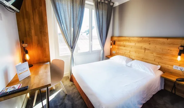 كابينة بسرير كوين، Hotel Le Victor Hugo 2/4