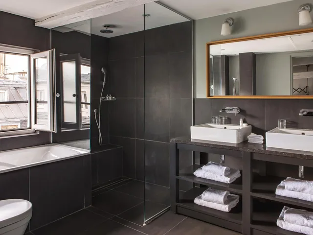 جناح عائلي، New Hotel Roblin 5/9