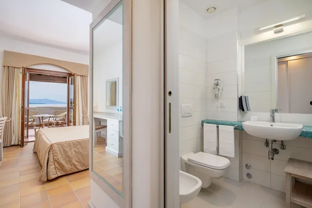 Deluxe, Triple, Punta Negra 3/3