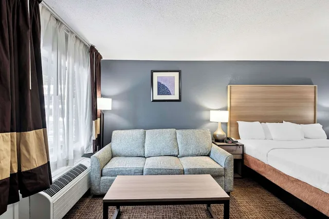 جناح بسرير كينج لذوي الإعاقة، Quality Inn and Suites Fayetteville I-95, NC 1/3
