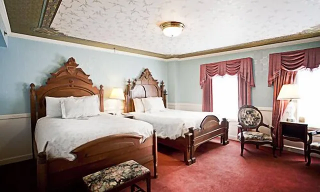 غرفة كلاسيكية بسرير كوين وسرير فردي، HISTORIC STRATER HOTEL 3/10