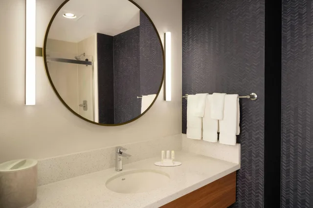 غرفة، Fairfield Inn and Suites Napa Valley American Canyon 2/4