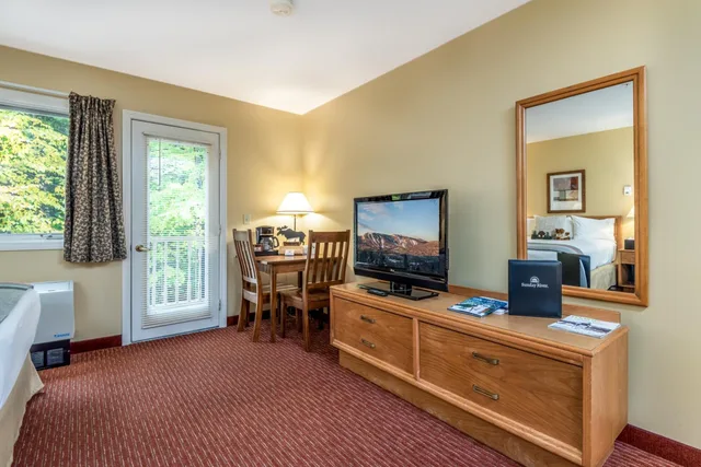 غرفة قياسية بسرير كوين، Grand Summit Hotel 5/7