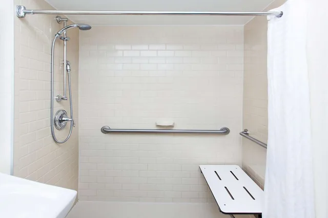 جناح بسرير كوين بغرفة نوم واحدة لذوي الإعاقة، Sonesta Simply Suites Nanuet 3/4