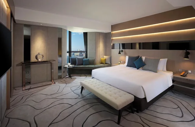 Plus, Premier, Deluxe, Executive, King Bed، The Harbourview 1/1