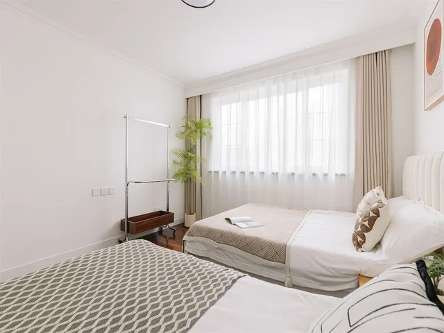 4 Bedrooms, Senior, Apartment, Futon Bed, 2 Queen Beds, City View, Bathtub, Book and Bed-People's Square 1/10