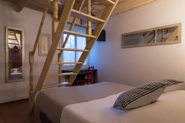 غرفة تقليدية ثلاثية بثلاثة أسرّة، Hotel the Originals Martigues Clair 5/10