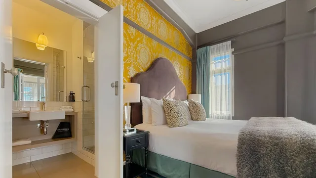 جناح ملكي بسرير كينج بإطلالة جزئية على البحر، Art Deco Masonic Hotel 4/7