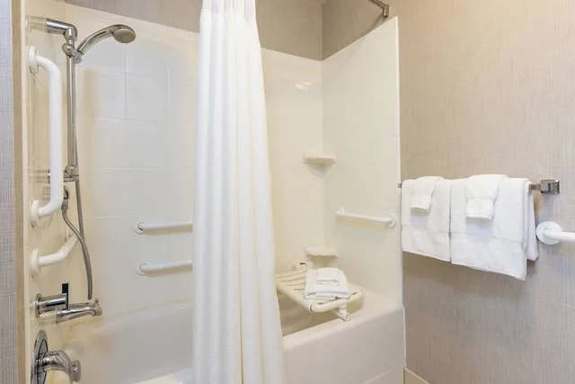 جناح بسرير كينج بغرفة نوم واحدة مع أريكة، Residence Inn Midland Marriott 2/5