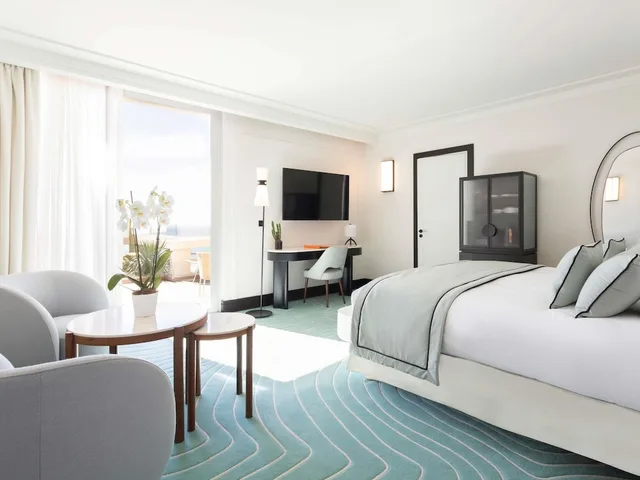غرفة بانورامية بسرير مزدوج بإطلالة على البحر بشرفة، Mondrian Cannes 1/6