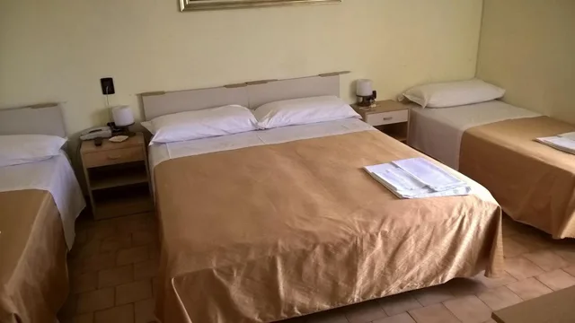 غرفة رباعية، Hotel Parigi 1/3