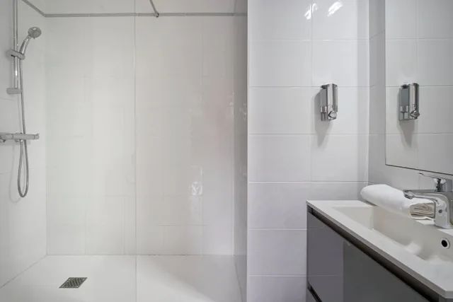 غرفة قياسية بسريرين منفصلين، LOGIS BEAUJOIRE HOTEL 4/6