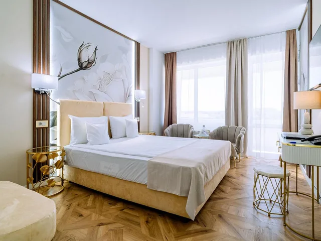 Deluxe, King Bed, River View, Continental Forum Oradea 4/10