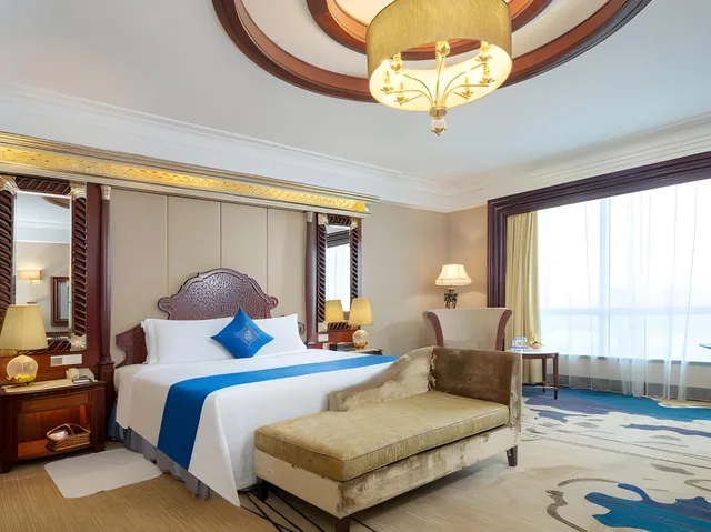 Room, King Bed, Queen Bed, City View, Regal Palace Hotel 3/3