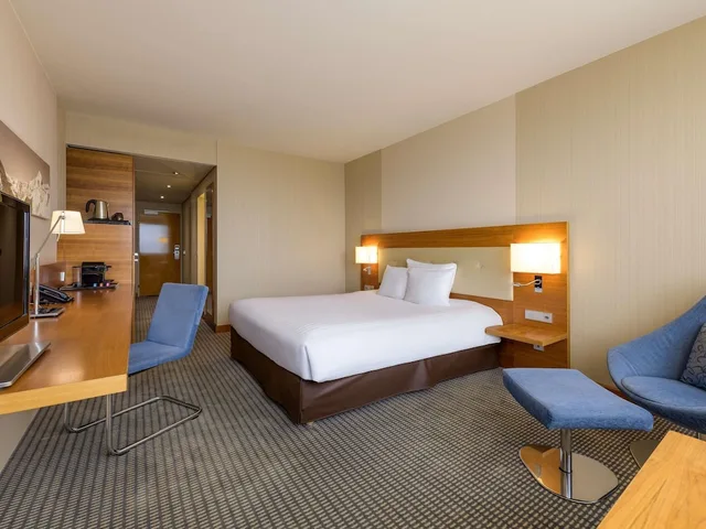 غرفة عائلية بسريرين كوين، Movenpick Hotel Geneva 4/6
