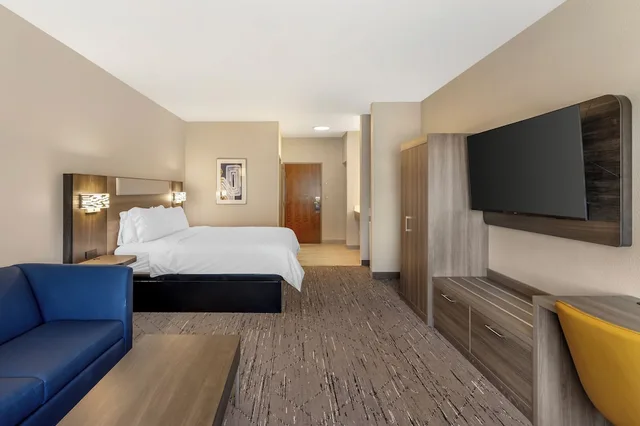 Standard, King Bed, Sofa, Holiday Inn Express Fallon 2/5