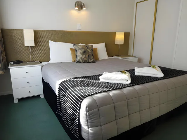 غرفة بغرفتي نوم، Aalton Motel 1/2