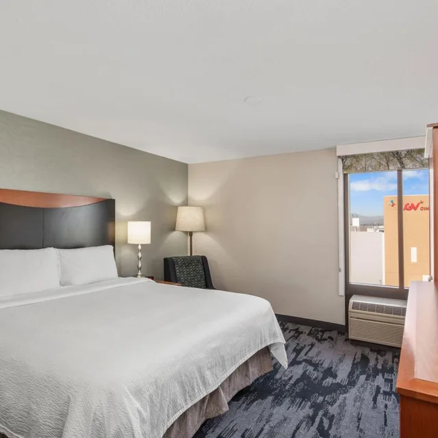 جناح بسرير كينج بغرفة نوم واحدة بحوض استحمام لذوي الإعاقة، Fairfield Inn & Suites Anaheim North/ Buena Park 1/2