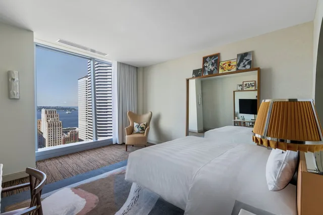 Superior, King Bed, Bay View، Lotte Hotel Seattle 1/6