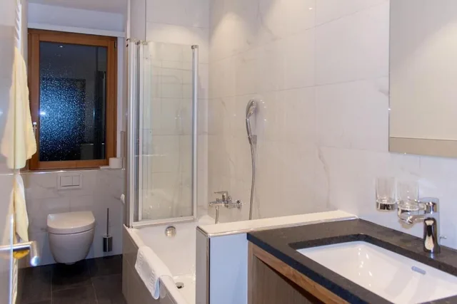 شقة عائلية بإطلالة على الجبل بغرفتي نوم مع أريكة، Hotel Parnass 4/4
