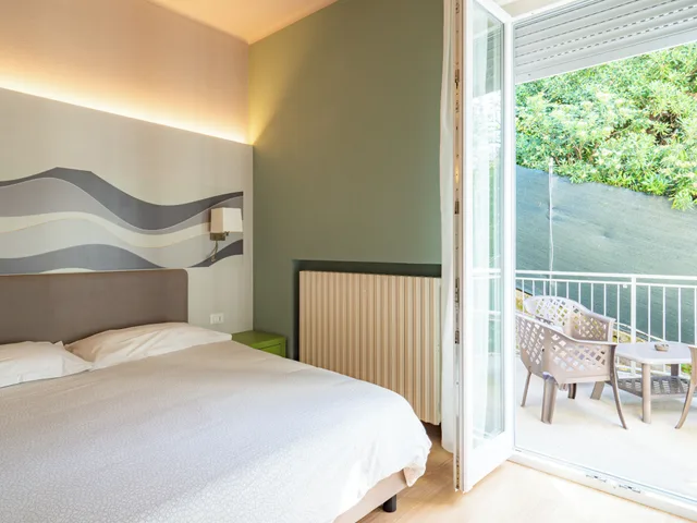 غرفة قياسية ثلاثية بسرير مزدوج وسرير فردي بشرفة، Il Nido Hotel 2/5