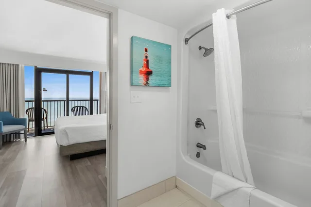3 Bedrooms, Mariner, Condo, Deluxe, King Bed, 3 Queen Beds, Ocean Front, Sofa، Compass Cove Resort 10/10
