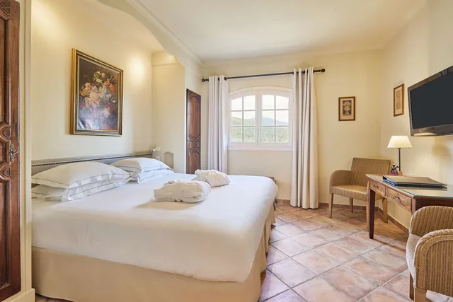 غرفة كومفورت بسريرين منفصلين وسرير كينج بإطلالة، La Bastide du Calalou Hotel Spa, BW Premier Collection 1/3