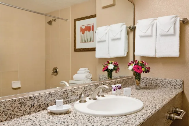 Deluxe, King Bed, Central Tower، Harrah’s Laughlin - A Caesars Rewards Destination 4/6