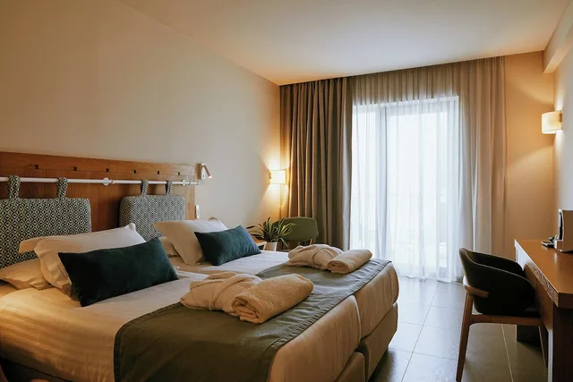 Superior, Queen Bed, Lateral Side Sea View, Shared Pool، GRAND BAY BEACH RESORT KOLYMBARI 1/3