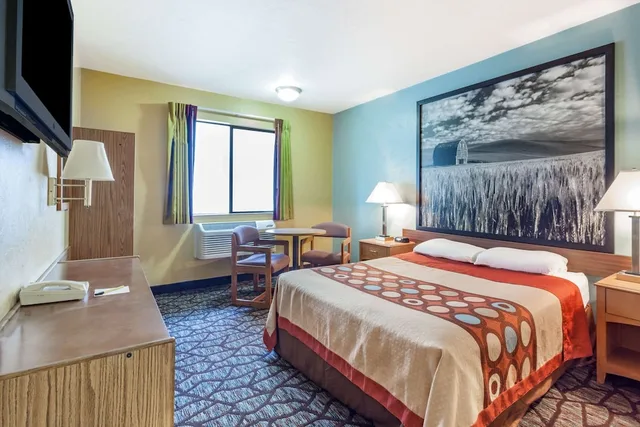 غرفة بسرير كوين لذوي الإعاقة، Super 8 By Wyndham Union Gap Yakima Area 2/4