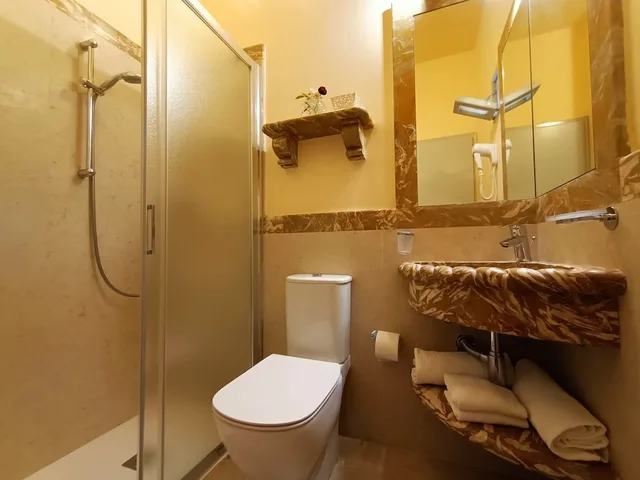 غرفة تنفيذية بسرير مزدوج وسرير بطابقين بغرفة نوم واحدة، Villa Isabella Hotel & Residence 6/8