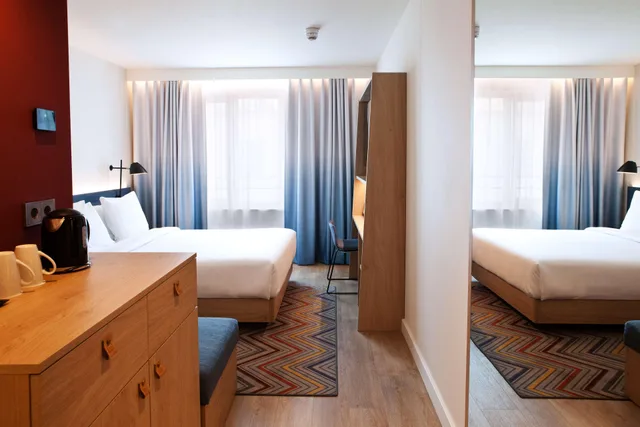 غرفة بسرير كوين بإطلالة على الفناء، Hampton by Hilton Regensburg 2/3