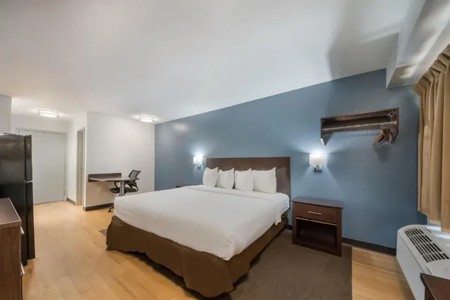 Studio, King Bed, Accessible, Red Roof Inn San Antonio - Seaworld/Northwest 3/3