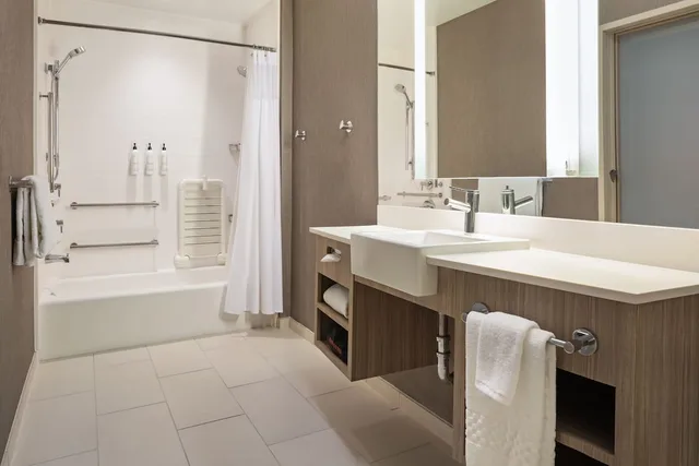 جناح بسرير كينج مع سرير سحّاب إضافي لذوي الإعاقة، SpringHill Suites by Marriott West Sacramento 5/7